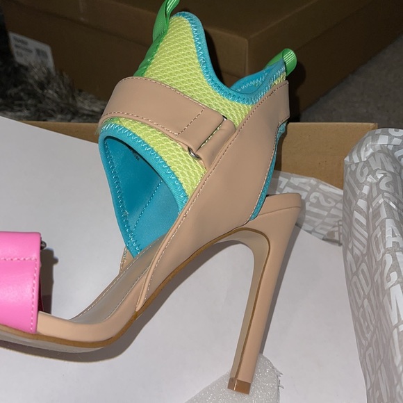 BRAND NEW STEVE MADDEN VIRTUAL TAN/ MUTLI HEELS SIZE 6. MOTIVATED SELLER - Picture 8 of 13